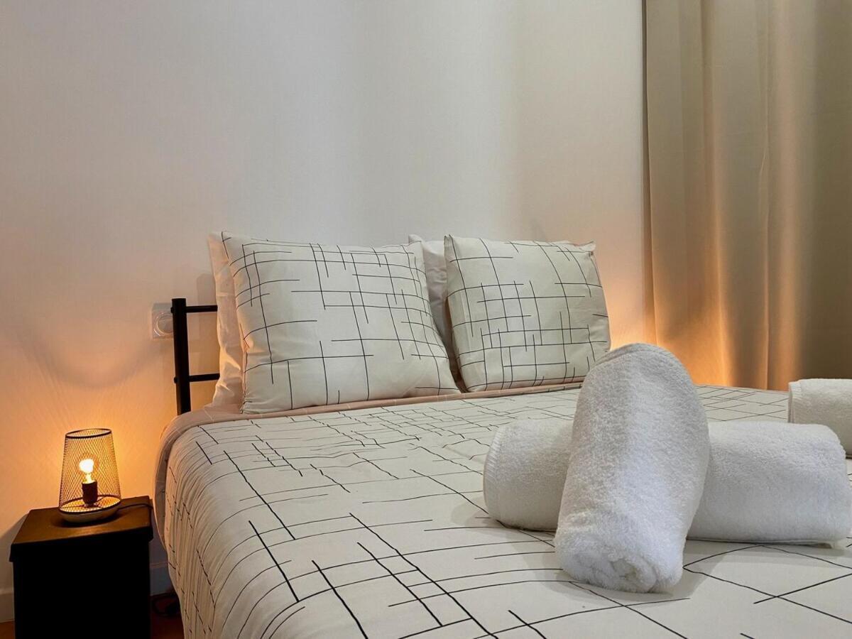 Les Logis D'Esmeralda-Des Appartements Au Charme Intemporel 罗莫朗坦 外观 照片