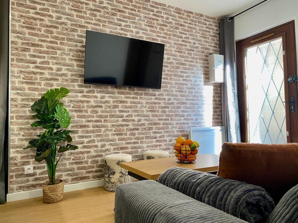 Les Logis D'Esmeralda-Des Appartements Au Charme Intemporel 罗莫朗坦 外观 照片